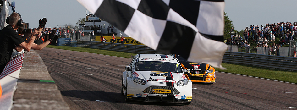 Matt Jackson wins BTCC race 3 at Thruxton 2016